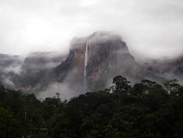 angel-falls-from-distance