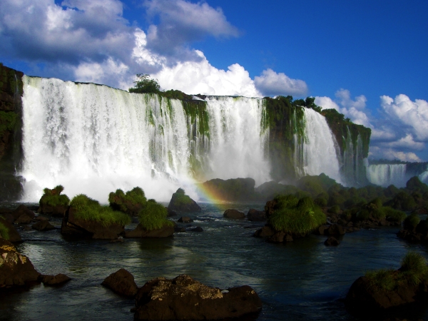 iguazu_falls_by_Mauricioluis