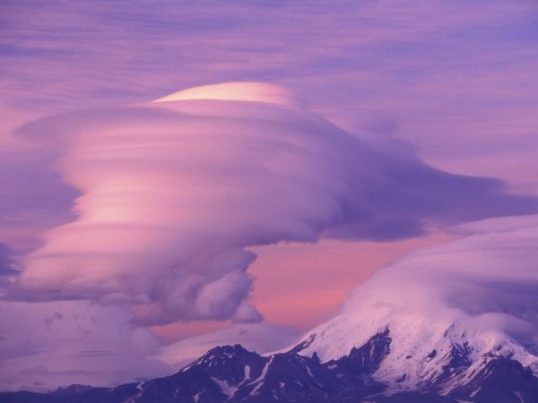 Lenticular_Clouds_Over_Mount_Drum,_Alaska