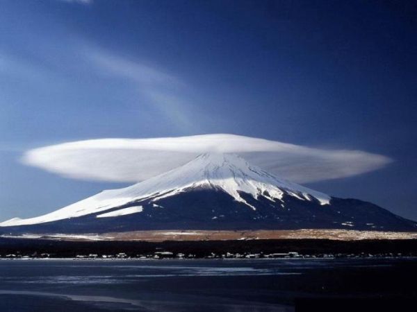 cloud_over_mountain