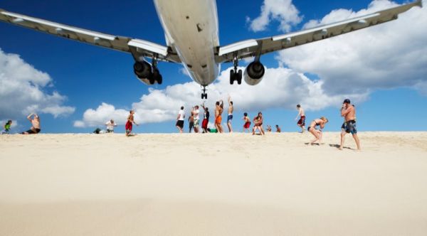 plane_maho beach