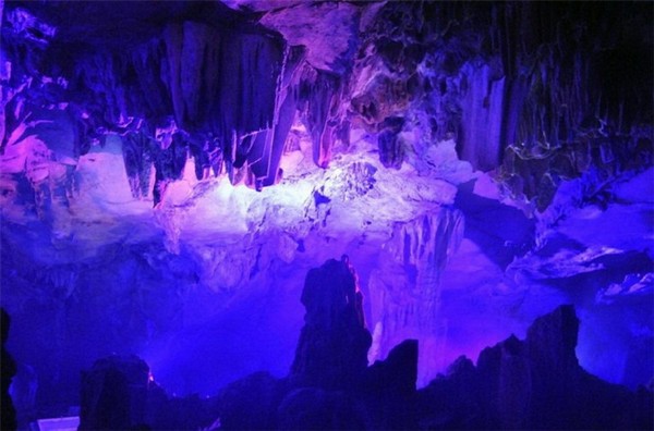 Reed_Flute_Cave_China_03-728x481