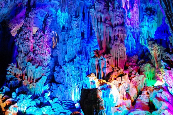 Reed_Flute_Cave_China_04-728x484