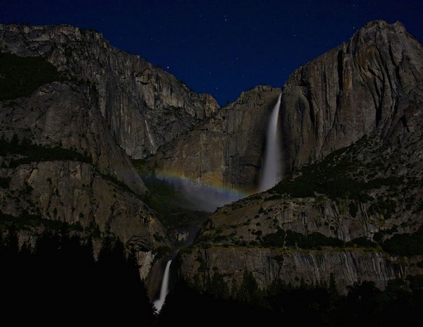 Upper-Yosemite-Falls-Moonbow