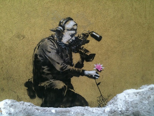 Banksy, Cameraman and flower