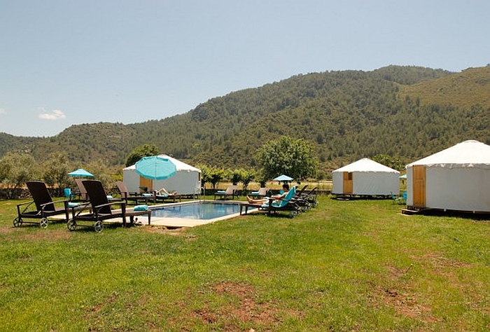 avalon-steppes-yurts-swimming-pool