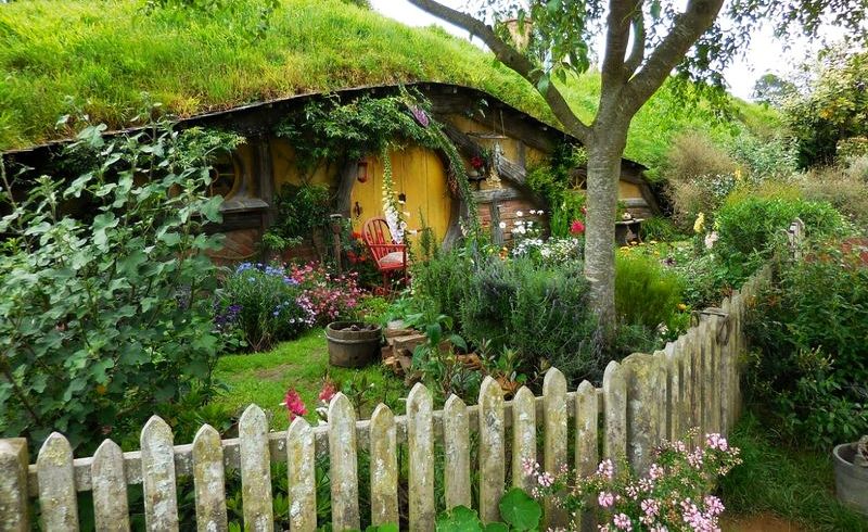 Hobbiton movie set New Zealand